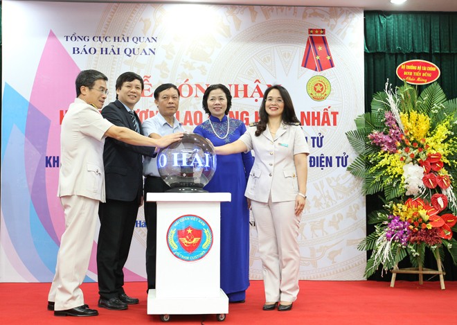 Báo Hải Quan nhận Huân chương Lao động hạng Nhất - ảnh 1