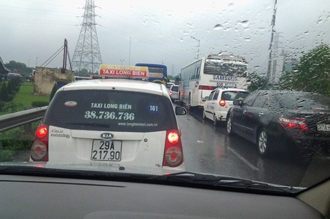 Tai nạn liên hoàn, 3 tiếng chưa ra khỏi cửa ngõ thủ đô - ảnh 3