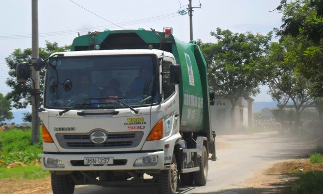 Kinh hoàng 'núi rác khổng lồ' ở Thanh Hóa - ảnh 1