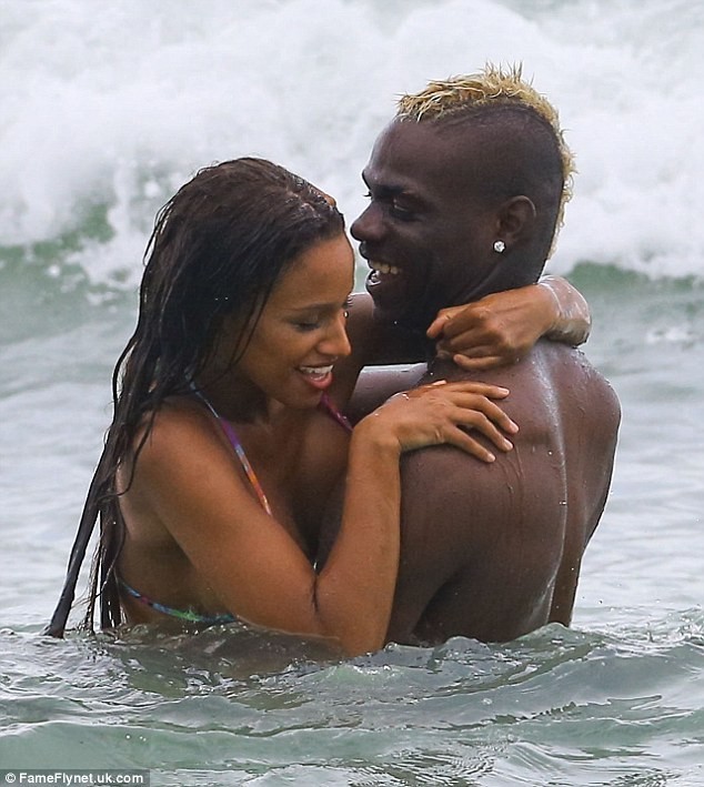Người tình Balotelli khoe vòng 1 'bỏng rẫy' ở Miami - ảnh 10