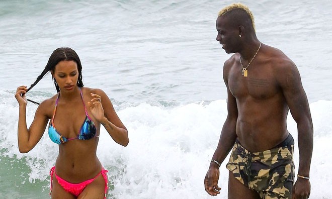 Người tình Balotelli khoe vòng 1 'bỏng rẫy' ở Miami - ảnh 1