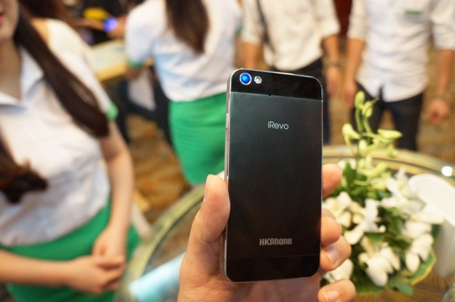 HKPhone bất ngờ tung iRevo vỏ sắt, thiết kế giống iPhone - ảnh 2