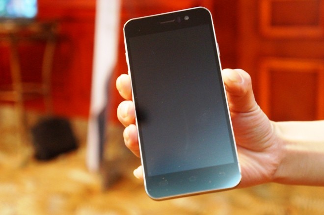 Cận cảnh HKPhone iRevo vỏ sắt - ảnh 2