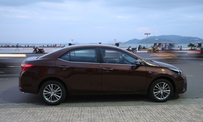 Nhìn gần 'vũ khí chiến lược' Corolla Altis bản 1.8G của Toyota - ảnh 2