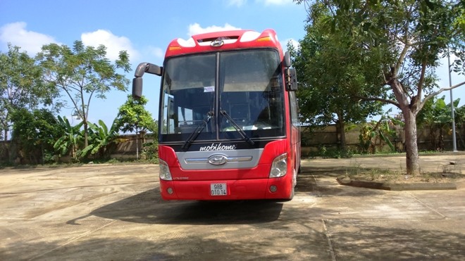 Bắt giữ xe khách vận chuyển 169 kg pháo - ảnh 1