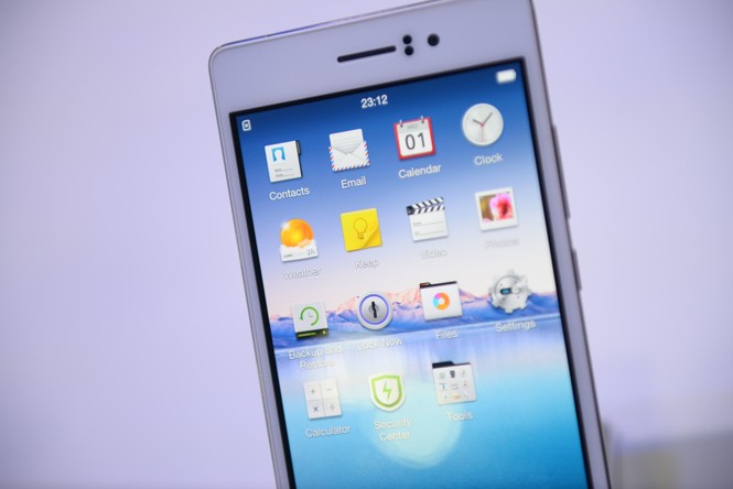 Tận mắt smartphone mỏng nhất thế giới - ảnh 4
