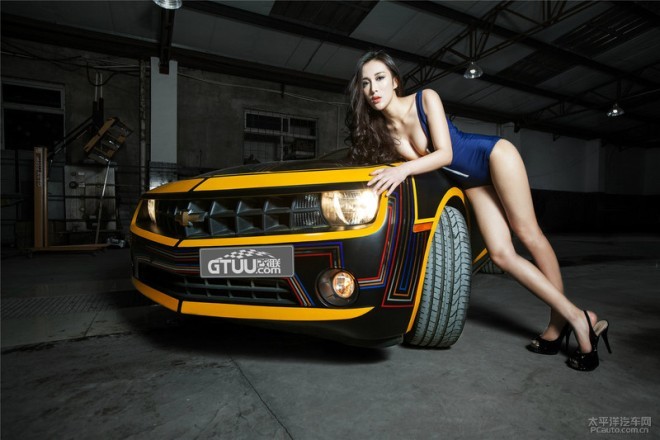 Mỹ nữ khoe thân mê hoặc bên 'lực sỹ' Chevrolet - ảnh 1