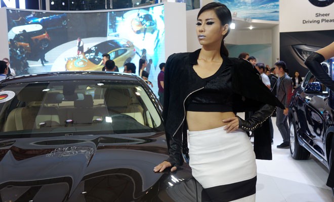 Mỹ nhân 'thiêu cháy' Triển lãm ô tô Việt Nam - ảnh 13