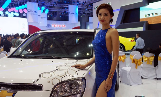 Mỹ nhân 'thiêu cháy' Triển lãm ô tô Việt Nam - ảnh 15