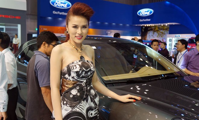 Mỹ nhân 'thiêu cháy' Triển lãm ô tô Việt Nam - ảnh 21