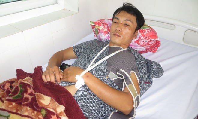 Lâm tặc truy đuổi, đánh bảo vệ rừng - ảnh 1