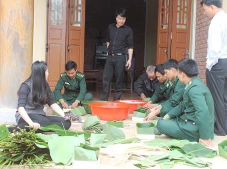 Gói bánh chưng dâng cúng Đại tướng tại Vũng Chùa - Đảo Yến - ảnh 3