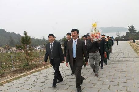 Gói bánh chưng dâng cúng Đại tướng tại Vũng Chùa - Đảo Yến - ảnh 4