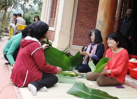 Gói bánh chưng dâng cúng Đại tướng tại Vũng Chùa - Đảo Yến - ảnh 1