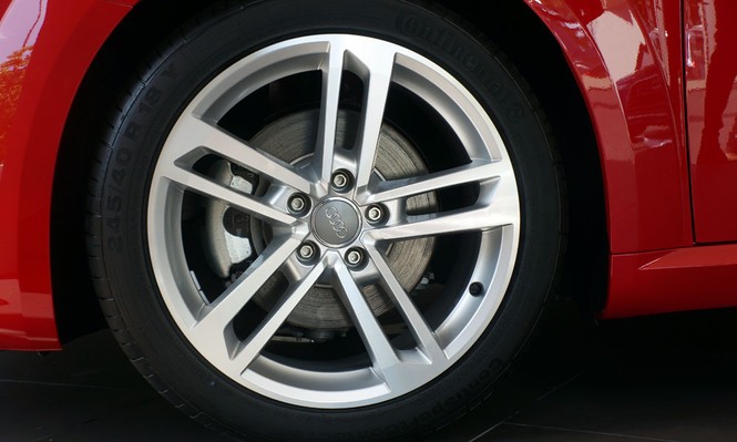 Cận cảnh vẻ gợi cảm của Audi TT Coupe vừa 'cập bến