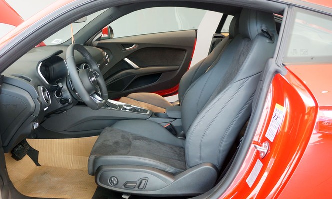 Cận cảnh vẻ gợi cảm của Audi TT Coupe vừa 'cập bến