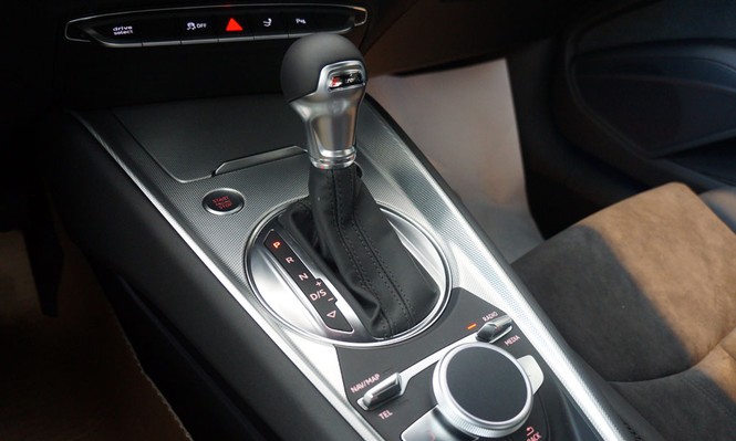 Cận cảnh vẻ gợi cảm của Audi TT Coupe vừa 'cập bến