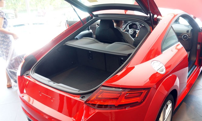 Cận cảnh vẻ gợi cảm của Audi TT Coupe vừa 'cập bến