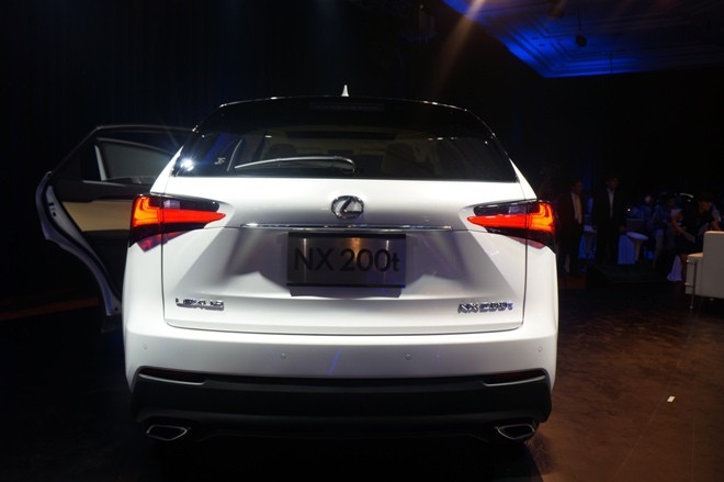 Lexus ra mắt SUV cỡ nhỏ NX200t, giá 2,4 tỷ đồng - ảnh 2