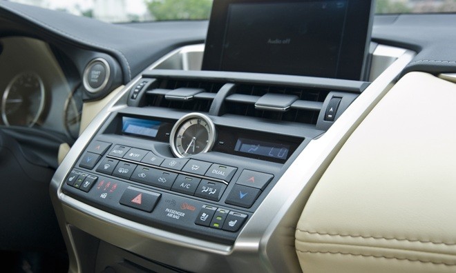 Cận cảnh 'nhan sắc' Lexus NX200t, giá 2,4 tỷ đồng - ảnh 15