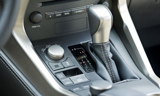 Cận cảnh 'nhan sắc' Lexus NX200t, giá 2,4 tỷ đồng - ảnh 16