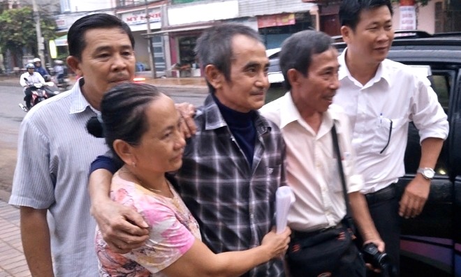 Ông Huỳnh Văn Nén được tạm tha - ảnh 1