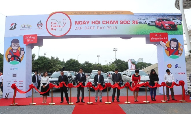 Xếp hàng nhộn nhịp ngày hội chăm sóc xe - ảnh 1