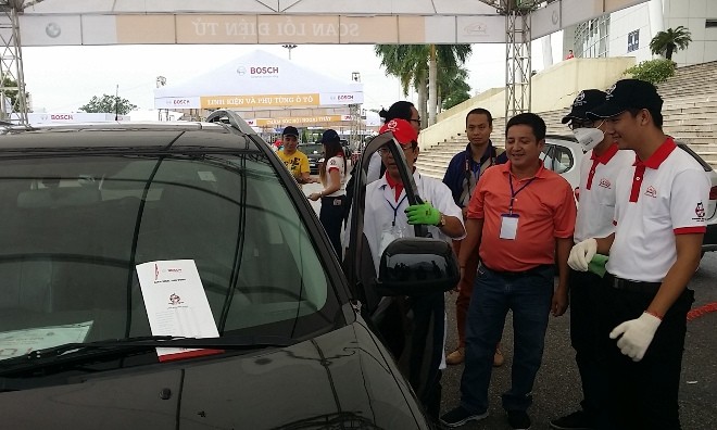 Xếp hàng nhộn nhịp ngày hội chăm sóc xe - ảnh 7