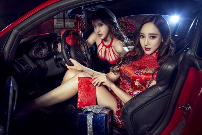 Kiều nữ rực rỡ sắc xuân bên xế sang - ảnh 8
