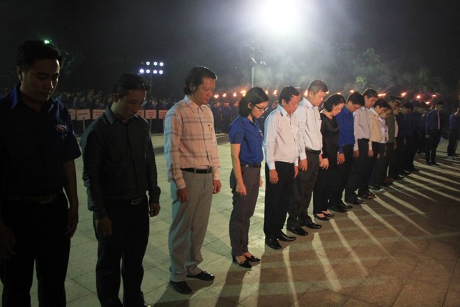 Tuổi trẻ TPHCM thắp nến tri ân liệt sĩ - ảnh 2