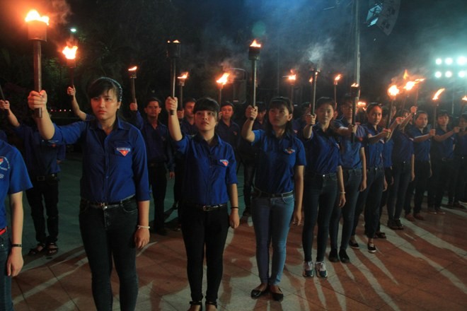 Tuổi trẻ TPHCM thắp nến tri ân liệt sĩ - ảnh 6