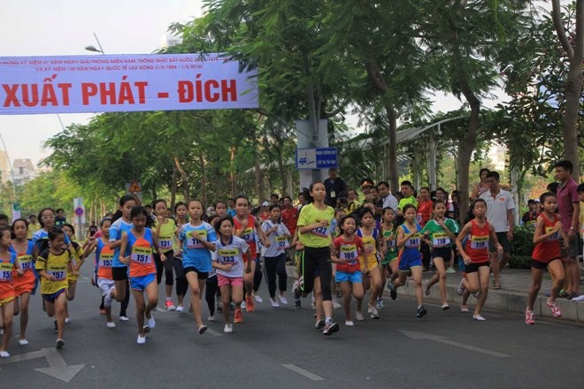 1.200 vận động viên trẻ tham gia giải Việt dã chào mừng Lễ 30/4 - ảnh 1