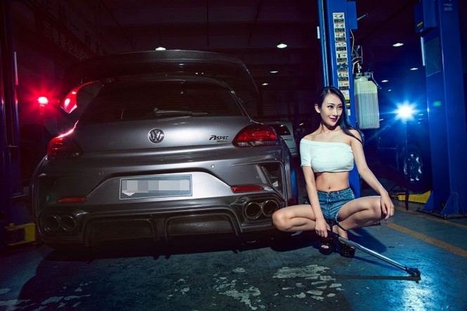 Đường cong nóng bỏng bên xế độ Volkswagen - ảnh 2