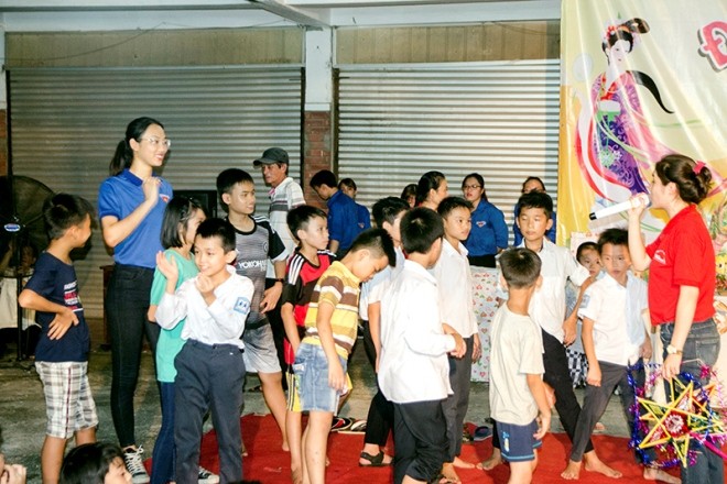 Làng trẻ em SOS Hà Nội rực rỡ đêm hội trăng rằm - ảnh 2