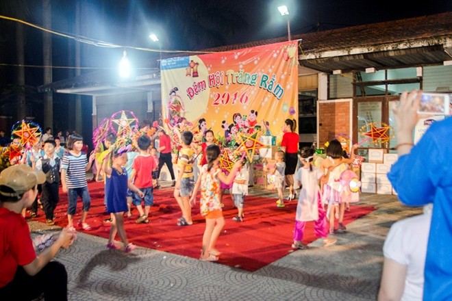 Làng trẻ em SOS Hà Nội rực rỡ đêm hội trăng rằm - ảnh 5