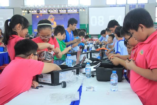 Gần 200 “kỹ sư robot” nhí TPHCM tranh tài điều khiển Robothon - ảnh 1