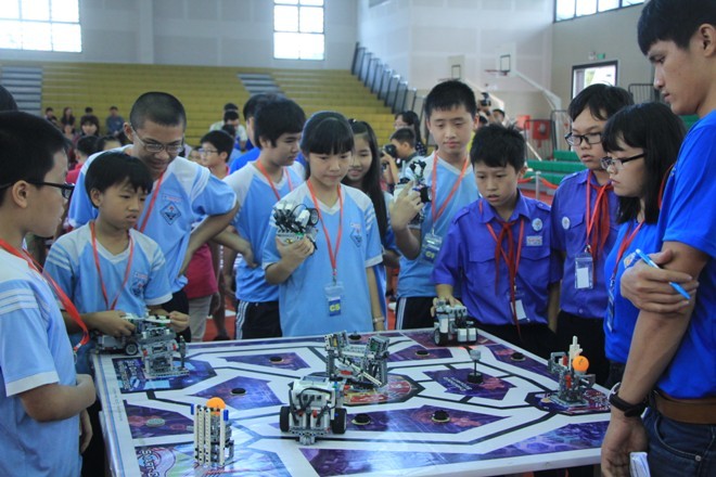 Gần 200 “kỹ sư robot” nhí TPHCM tranh tài điều khiển Robothon - ảnh 2
