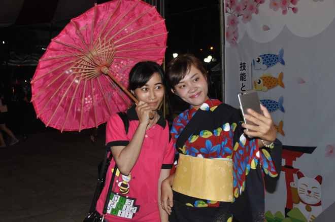 Giới trẻ Cần Thơ “thích thú” với trang phục Kimono - ảnh 2