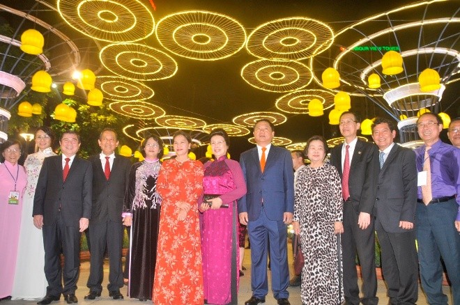 đường hoa nguyễn huệ - ảnh 1