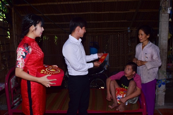 Các nghệ sĩ mang Tết đến với các bản làng - ảnh 3