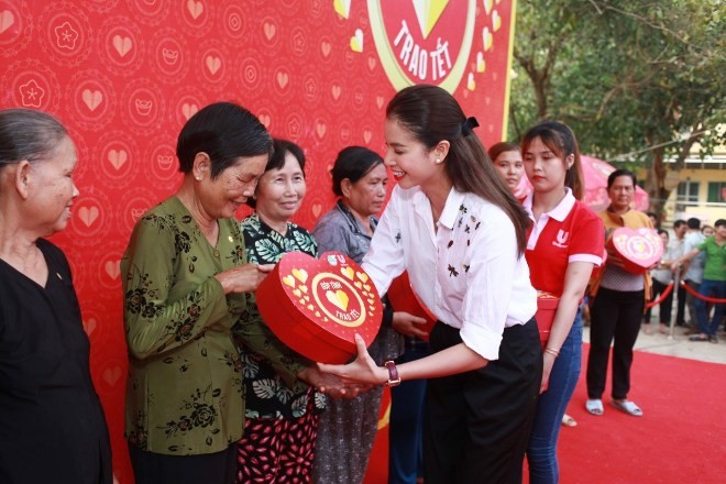 Các nghệ sĩ mang Tết đến với các bản làng - ảnh 4