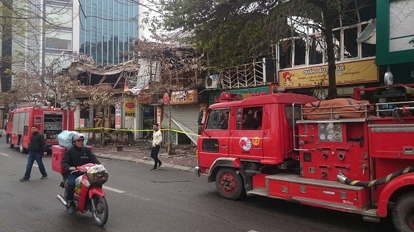 Cháy lớn phố Nguyễn Khang, 6 căn nhà chìm trong biển lửa - ảnh 10