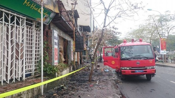 Cháy lớn phố Nguyễn Khang, 6 căn nhà chìm trong biển lửa - ảnh 12