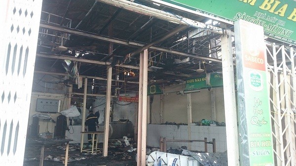 Cháy lớn phố Nguyễn Khang, 6 căn nhà chìm trong biển lửa - ảnh 1