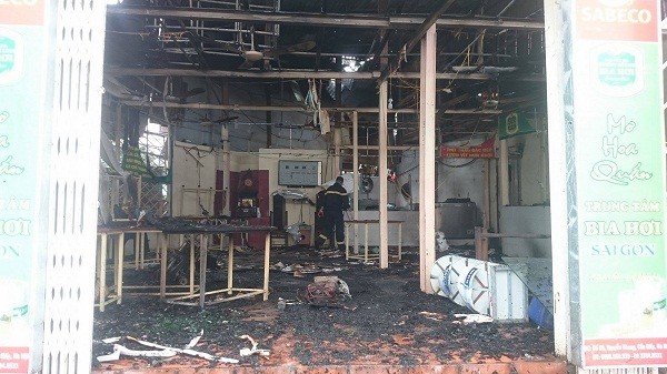 Cháy lớn phố Nguyễn Khang, 6 căn nhà chìm trong biển lửa - ảnh 2