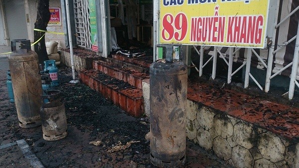 Cháy lớn phố Nguyễn Khang, 6 căn nhà chìm trong biển lửa - ảnh 3