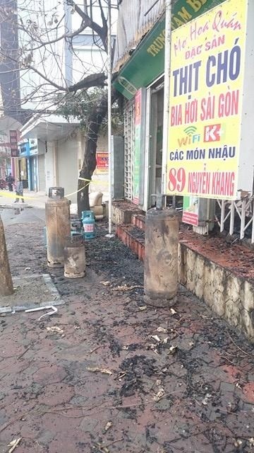 Cháy lớn phố Nguyễn Khang, 6 căn nhà chìm trong biển lửa - ảnh 4