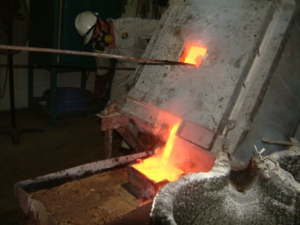 Đào 7 tấn vàng mang đi, khối nợ 400 tỷ đồng để lại - ảnh 1
