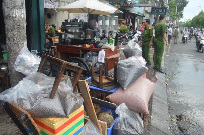 Cháy tiệm bán cà phê, cả khu phố náo loạn - ảnh 1