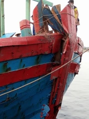 Tàu cá ngư dân Thanh Hóa bị tàu lạ đâm hỏng - ảnh 4